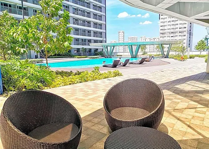 Stylish 1 Bedroom Unit With Perfect Pool View Balcony At Fame Residences 酒店